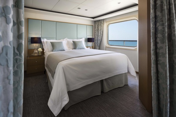 RSSC, Seven Seas Voyager, Voyager Suite 2.jpg